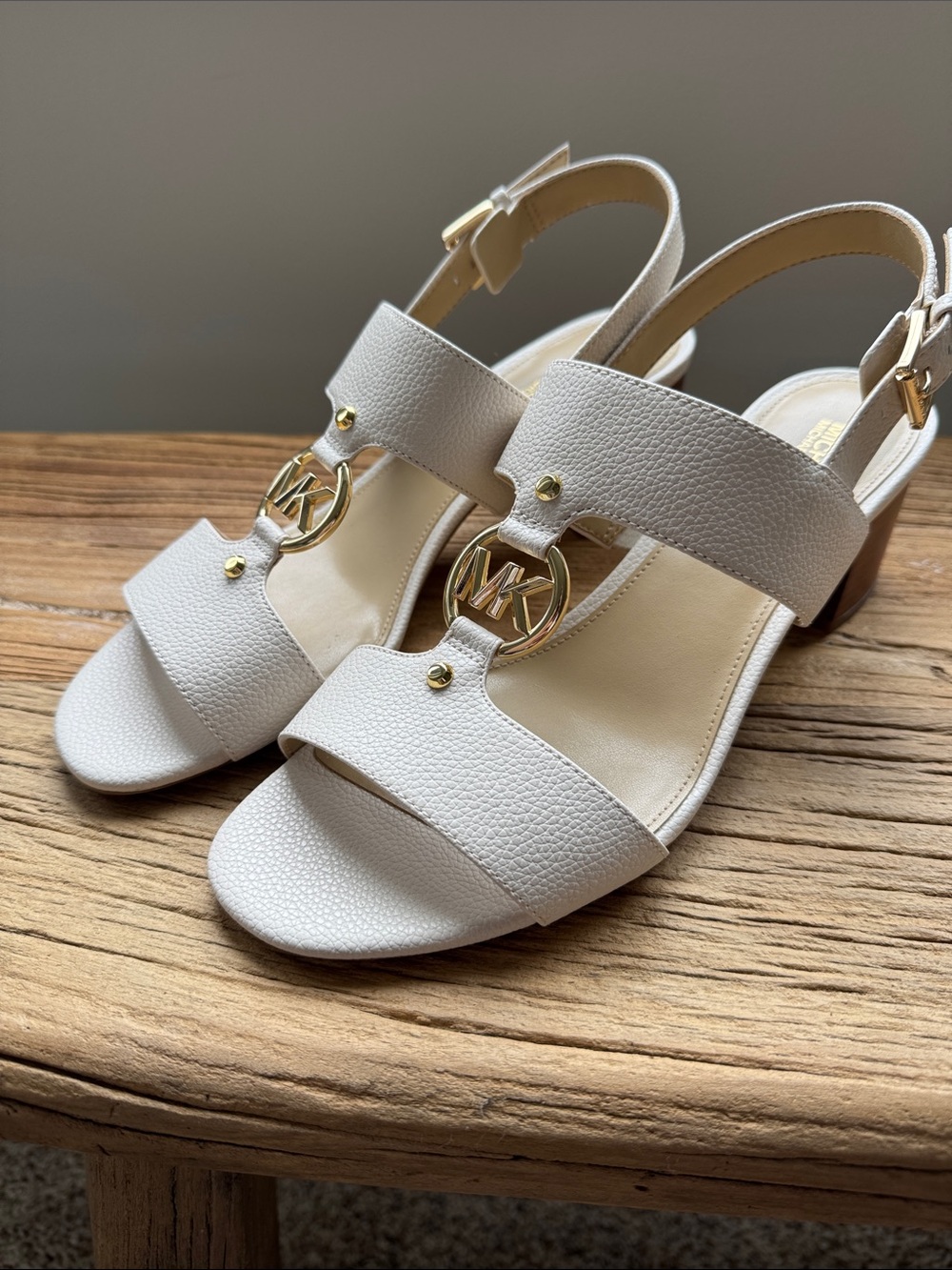 MICHAEL KORS White Leather Slingback Sandals with Gold Logo